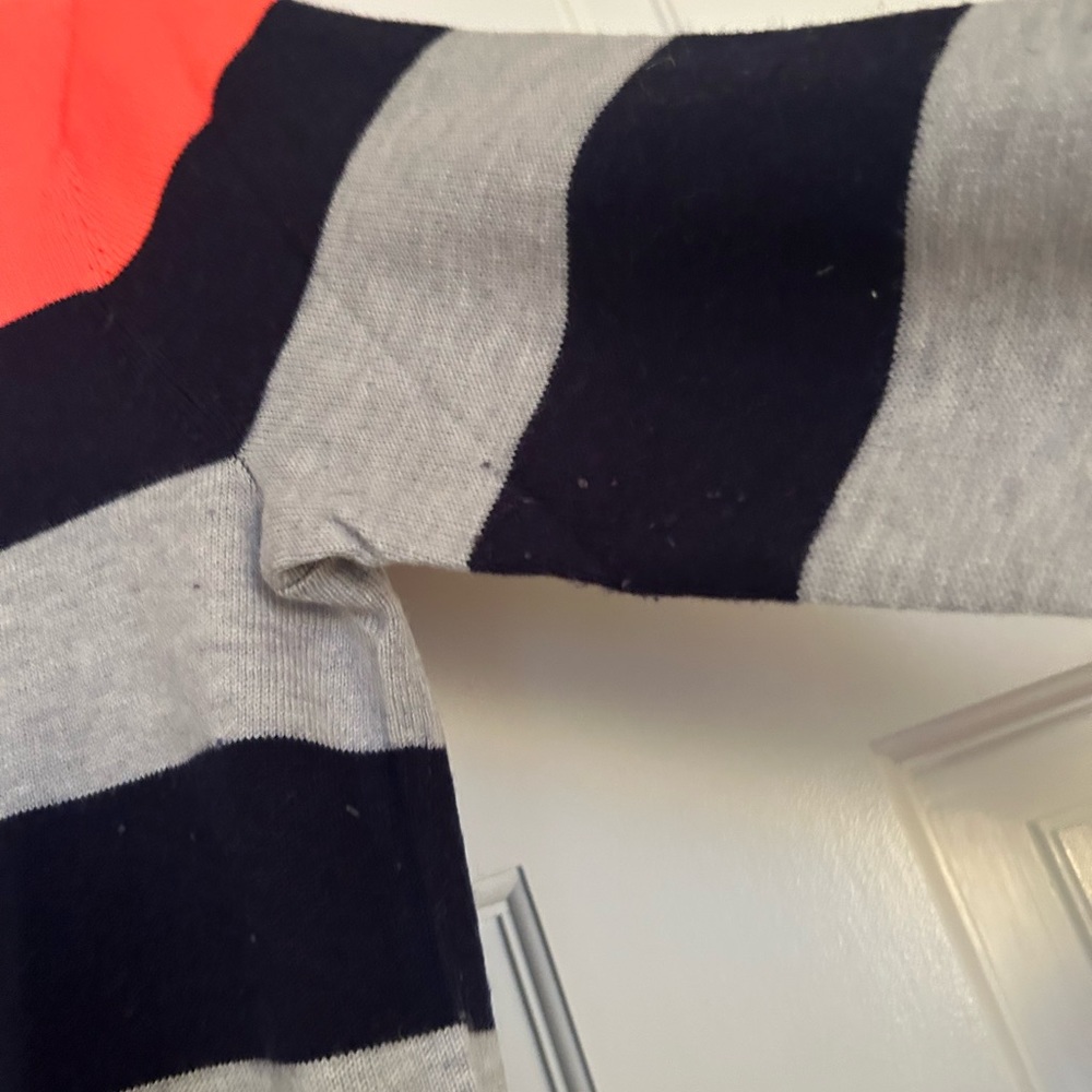 GAP Sweater - Picture 4 of 10